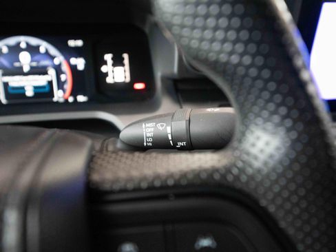 Used 2025 Toyota Tacoma SR AWD/4WD image 14