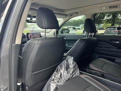 New 2026 Nissan Pathfinder Platinum FWD image 20