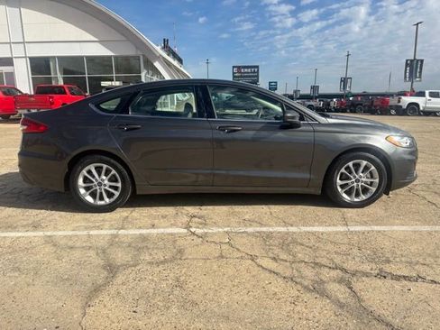 Used 2020 Ford Fusion SE image 18