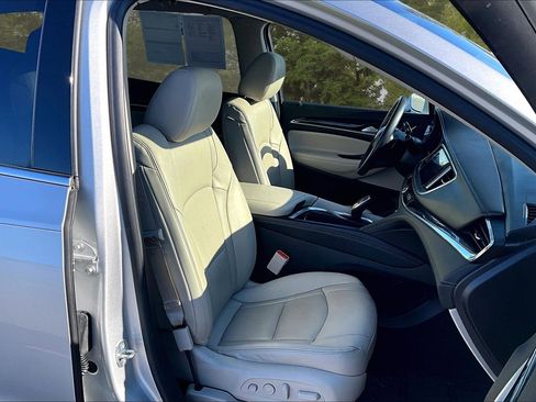 Used 2020 Buick Enclave Premium w/ Sun and Sites Package image 32