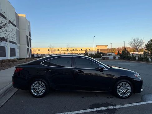 Used 2014 Lexus ES 350 w/ Luxury Package FWD image 10