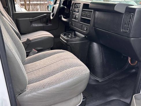 Used 2016 GMC Savana 3500 image 10