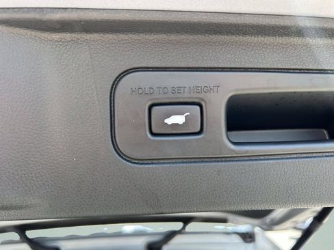 Used 2023 Honda Pilot Touring image 14