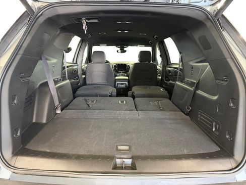Used 2023 Chevrolet Traverse LT FWD image 31