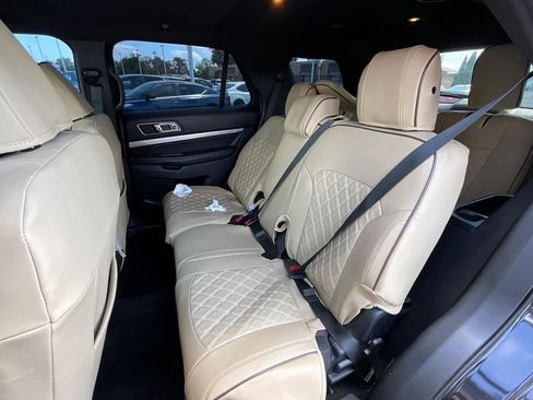 Used 2019 Ford Explorer XLT FWD image 20