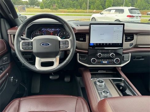 Used 2024 Ford Expedition Limited image 14