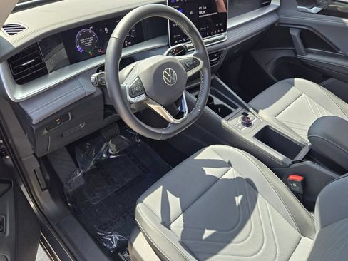 Certified 2026 Volkswagen Tiguan SE w/ Panoramic Sunroof Package FWD image 11