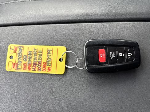 Used 2022 Toyota Highlander XLE image 21