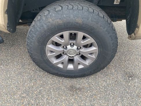 Used 2018 Toyota Tacoma SR5 image 12