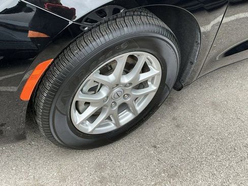 Used 2025 Chrysler Pacifica Select image 13