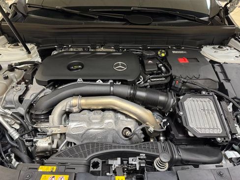 Used 2025 Mercedes-Benz GLB 250 image 25