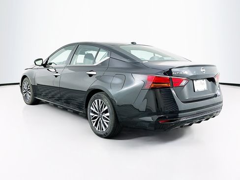 Used 2025 Nissan Altima 2.5 SV FWD image 5