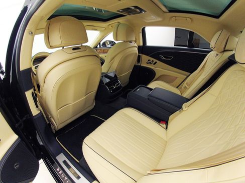 Certified 2022 Bentley Flying Spur V8 image 23