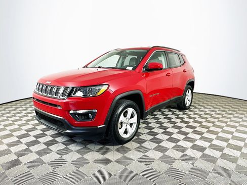 Certified 2019 Jeep Compass Latitude w/ Cold Weather Group image 5