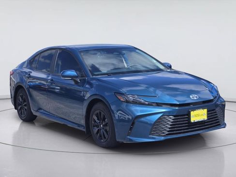 Used 2025 Toyota Camry LE FWD image 3