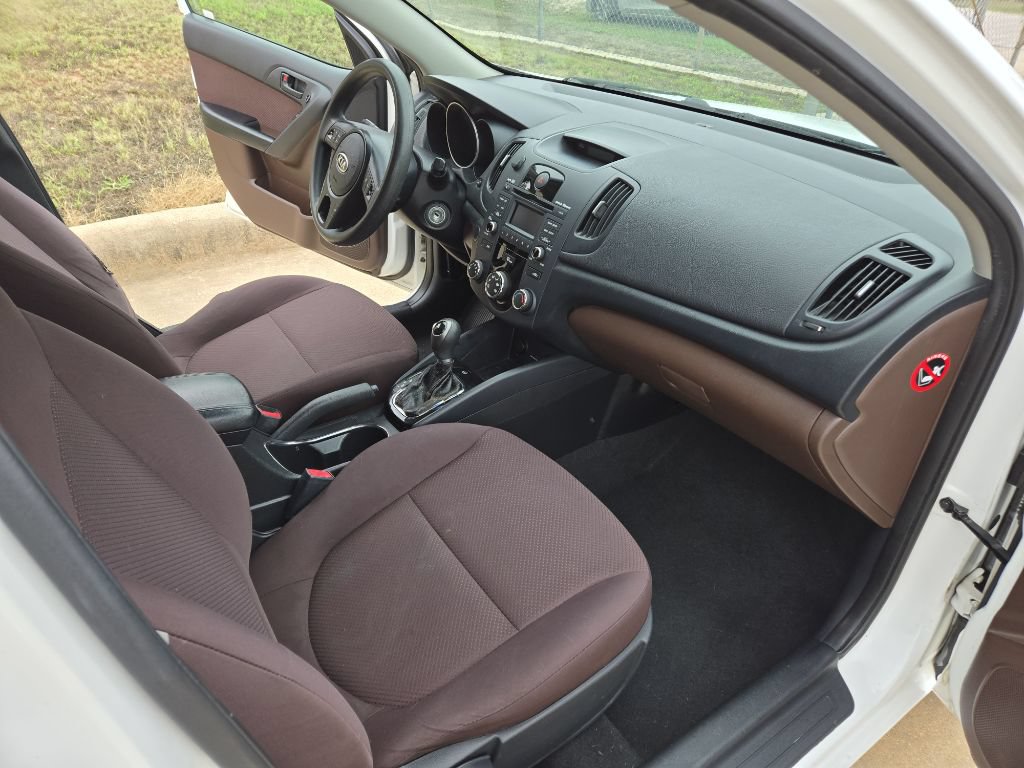 Used 2011 Kia Forte EX FWD image 17