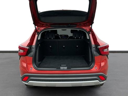 Used 2024 Chevrolet Trax LT w/ LT Convenience Package image 24