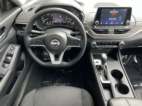 Used 2025 Nissan Altima 2.5 SV image 31