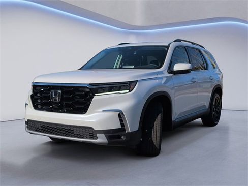 New 2025 Honda Pilot Touring image 11