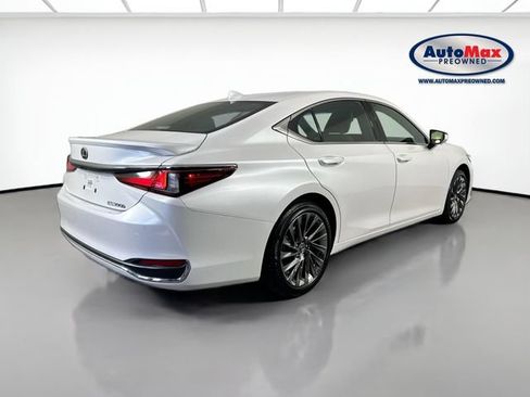 Used 2025 Lexus ES 300h w/ Technology Package FWD image 2