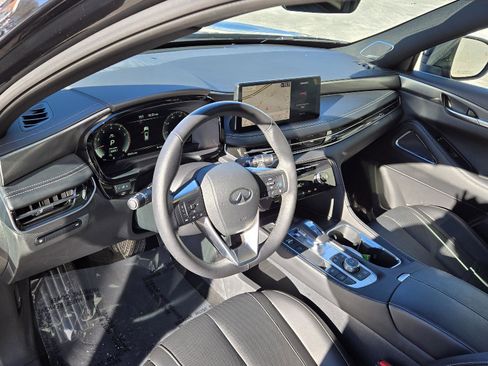 Certified 2025 INFINITI QX60 Luxe w/ Black Edition image 6