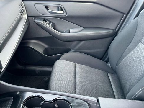 Used 2025 Nissan Rogue SV image 13