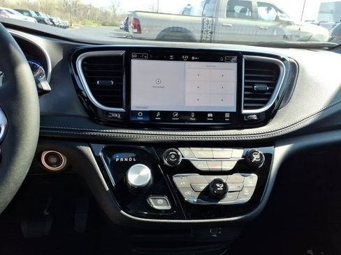New 2026 Chrysler Pacifica Select FWD image 7