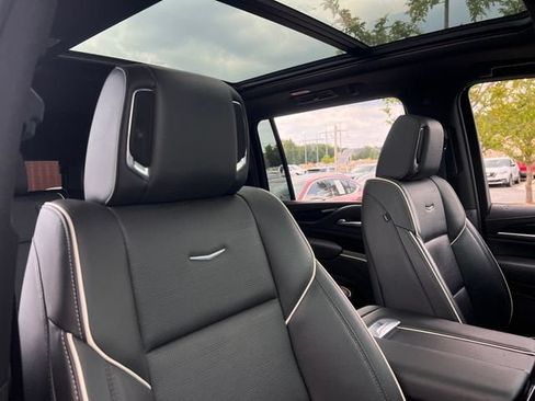 Used 2022 Cadillac Escalade ESV Sport RWD image 37