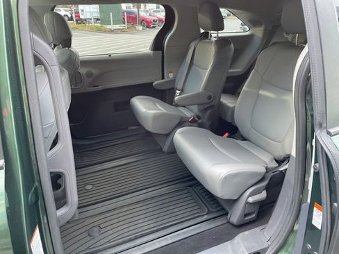 Used 2021 Toyota Sienna XLE image 11