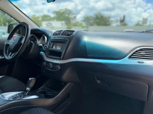 Used 2018 Dodge Journey SE w/ Blacktop Package FWD image 16