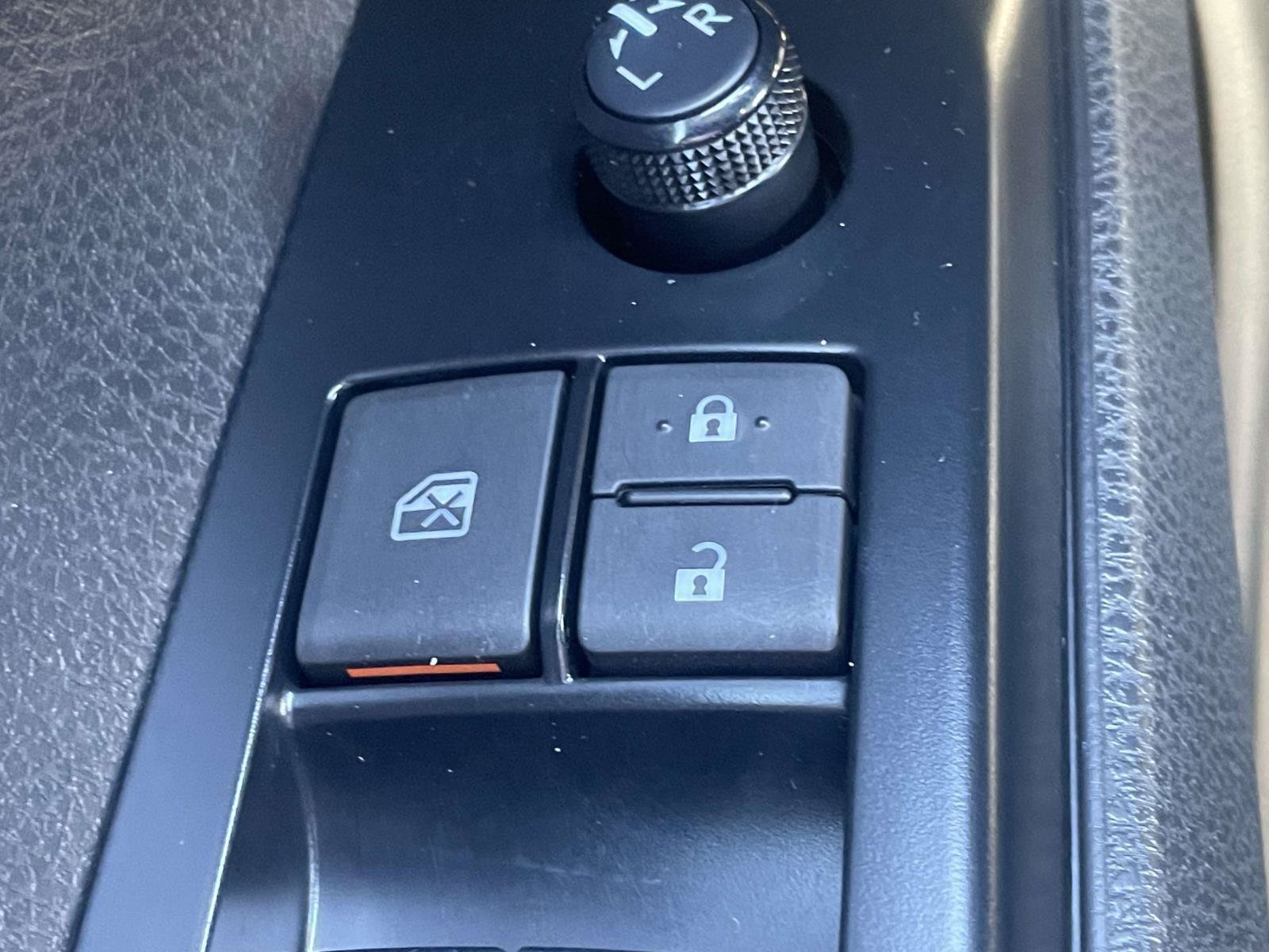 Used 2019 Toyota Camry SE FWD image 23