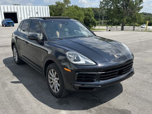 Used 2020 Porsche Cayenne AWD/4WD image 2