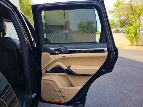 Used 2018 Porsche Cayenne S w/ Premium Package image 28