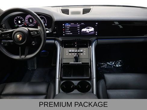 Used 2025 Porsche Panamera image 12