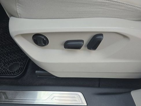 Used 2024 Volkswagen Atlas SE w/ Panoramic Sunroof Package FWD image 29