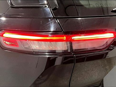 Used 2023 Jeep Grand Cherokee Limited w/ Luxury Tech Group II image 40