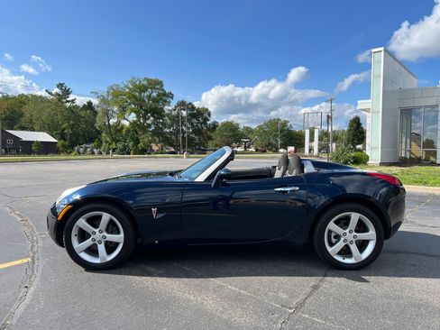 Used 2006 Pontiac Solstice Convertible w/ Power Package image 3