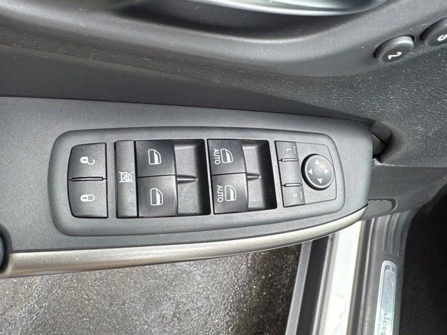 Used 2020 Jeep Cherokee Limited AWD/4WD image 7