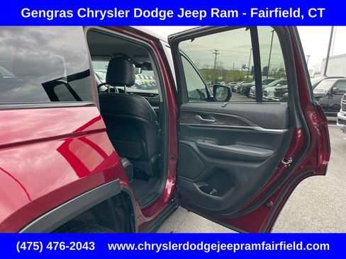 Certified 2023 Jeep Grand Cherokee Limited w/ Luxury Tech Group II AWD/4WD image 17