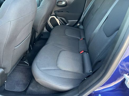 Used 2017 Jeep Renegade Latitude AWD/4WD image 12