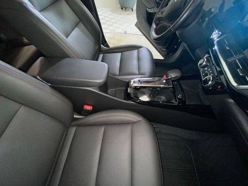 Used 2024 Chevrolet Trax RS w/ Sunroof Package FWD image 44