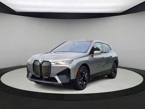 Used 2024 BMW iX xDrive50 w/ Premium Package AWD/4WD image 4