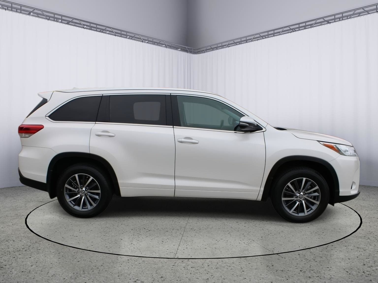 Used 2018 Toyota Highlander XLE AWD/4WD image 9