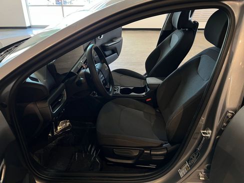 Used 2025 Kia K4 LXS image 25
