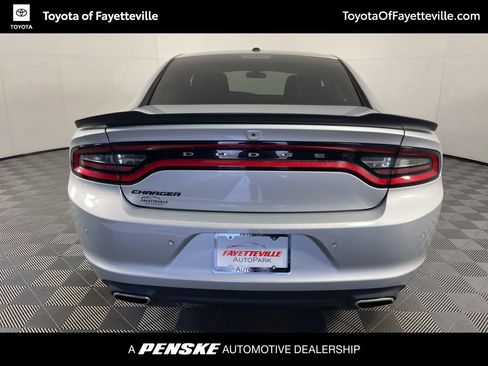 Used 2019 Dodge Charger SXT image 4