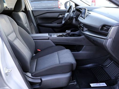 Used 2025 Nissan Rogue SV FWD image 19