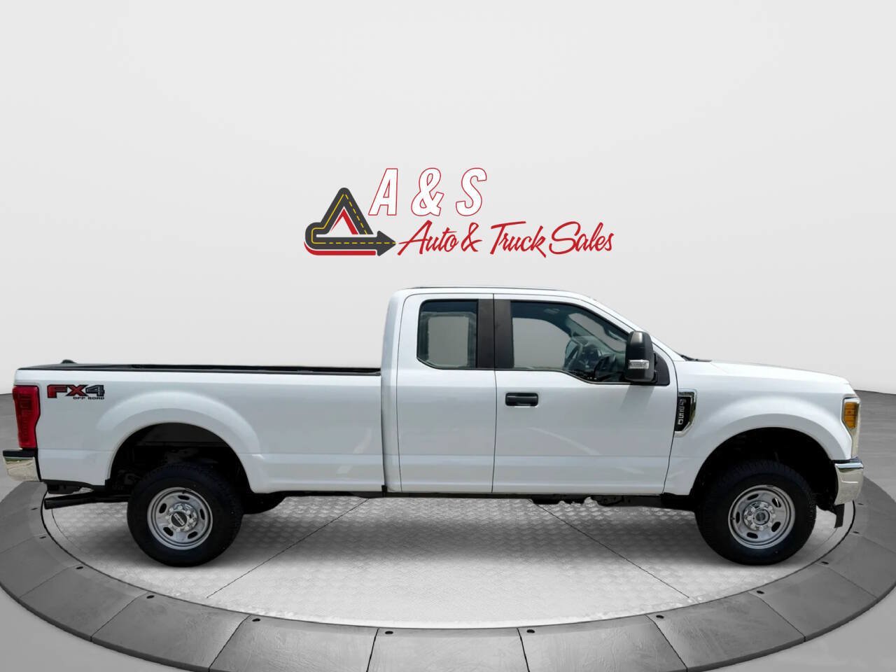 Used 2017 Ford F250 XL w/ Power Equipment Group AWD/4WD image 5
