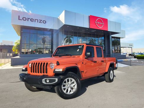 Used 2023 Jeep Gladiator Sport image 1