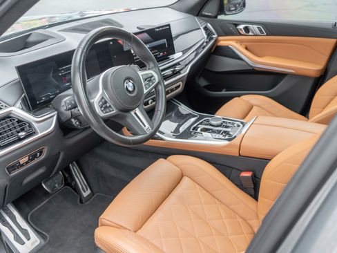 Used 2023 BMW X7 M60i image 9