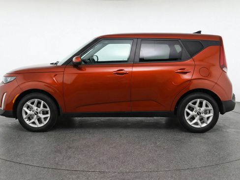 Used 2025 Kia Soul LX w/ LX Technology Package image 5